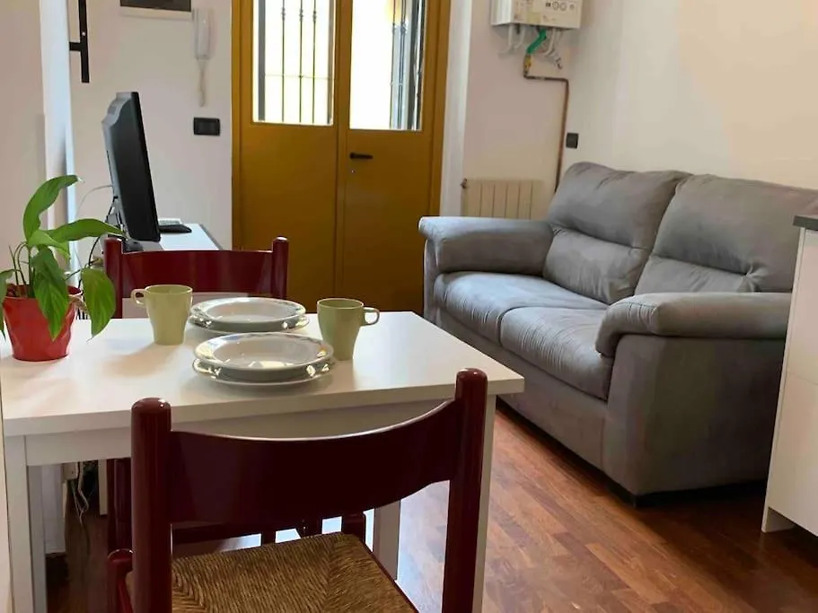 Comfortable Typical Old Style Apartment Milan Italy