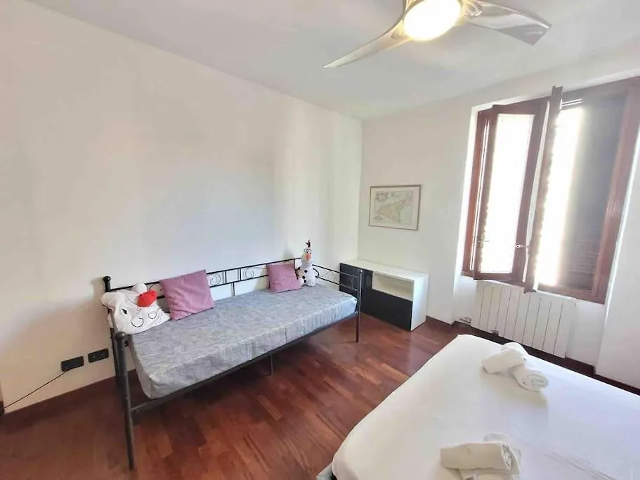 Comfortable Typical Old Style Apartment Milan