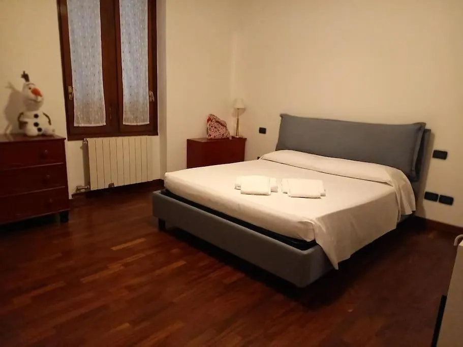 Comfortable Typical Old Style Apartment Milan