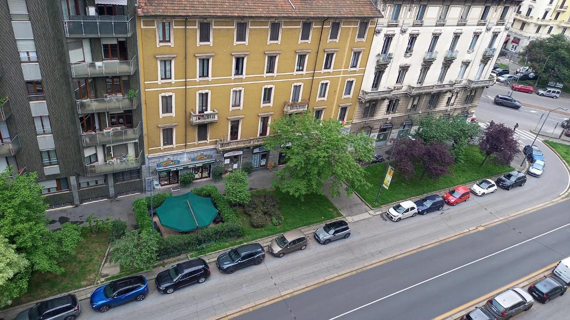 Comfortable Typical Old Style Apartment Milan