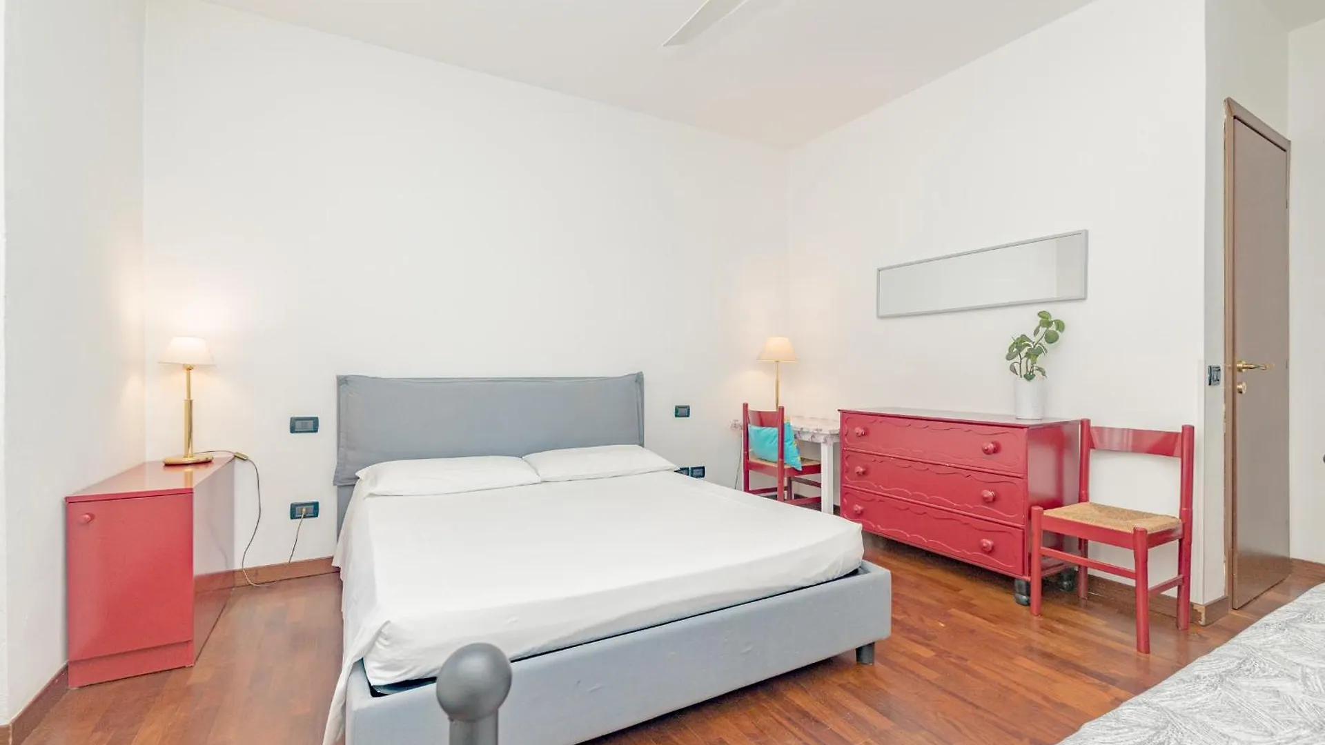 Comfortable Typical Old Style Apartment Milan