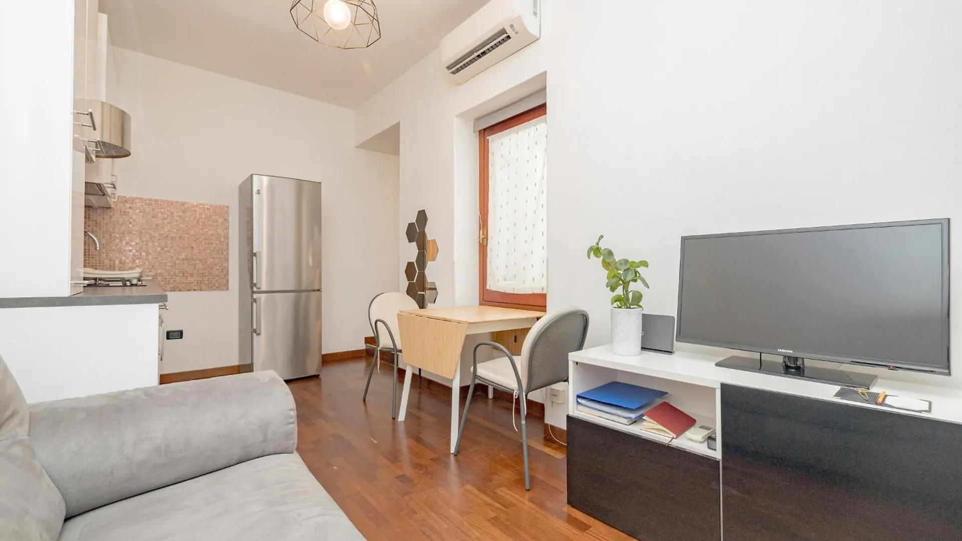 Comfortable Typical Old Style Apartment Milan 0*,  Italy