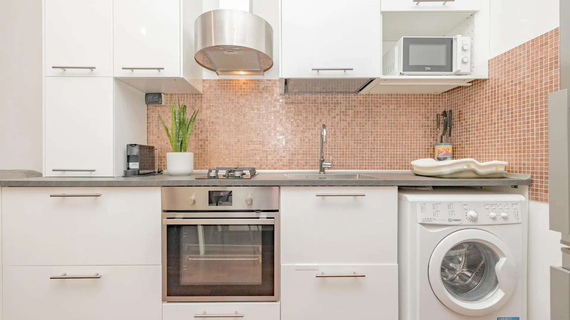 Comfortable Typical Old Style Apartment Milan Italy