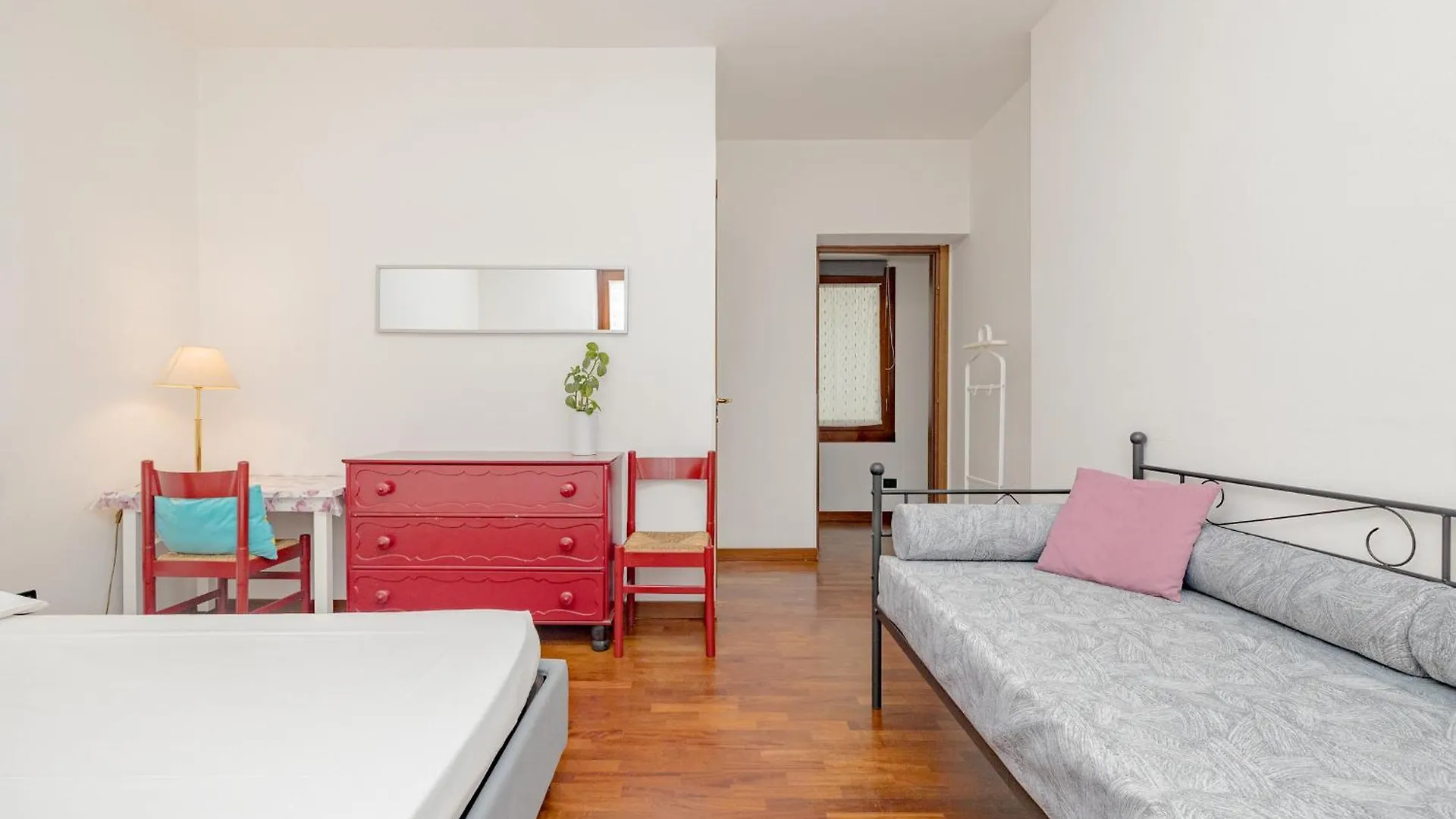 Comfortable Typical Old Style Apartment Milan Italy