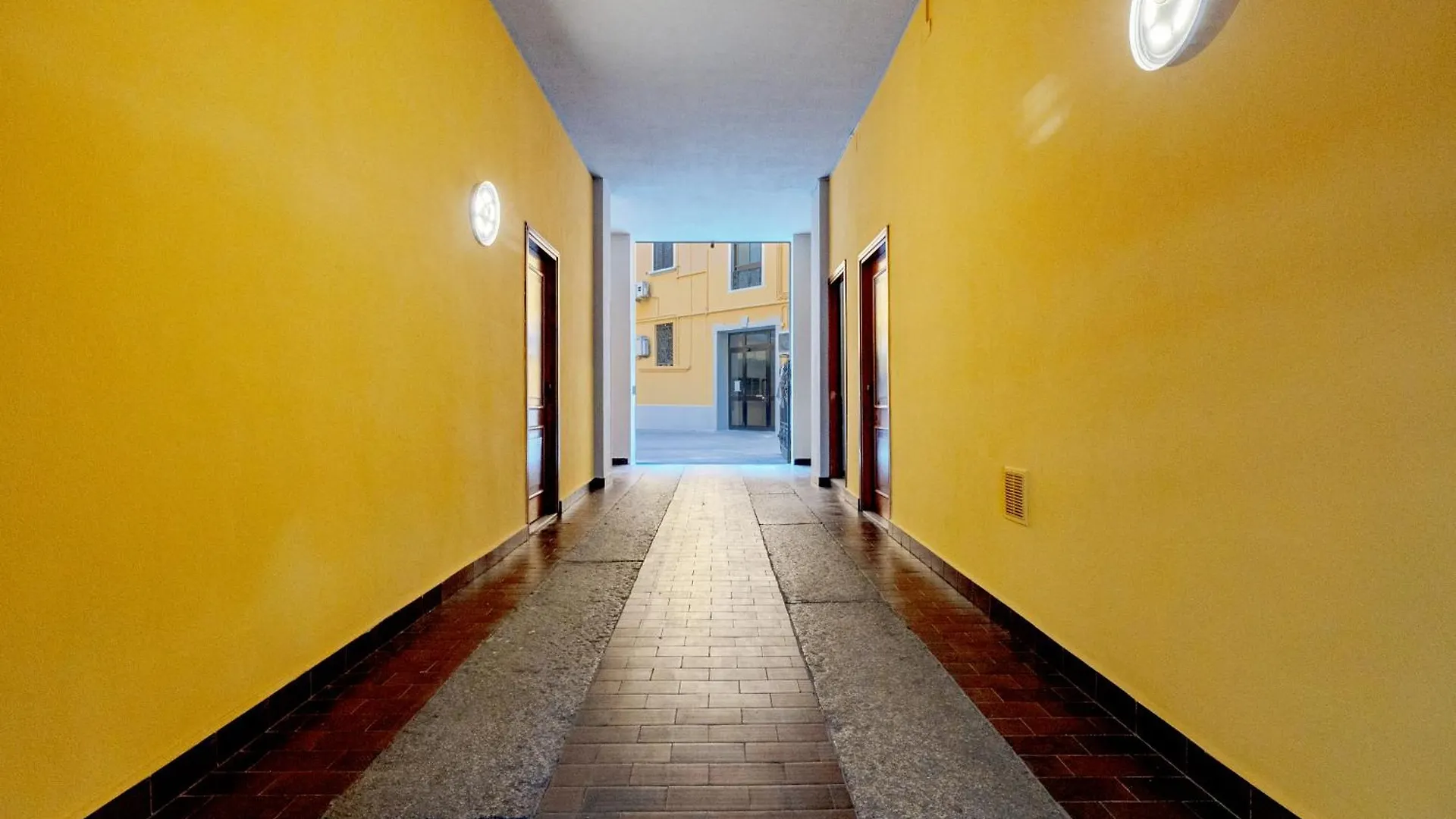 Comfortable Typical Old Style Apartment Milan